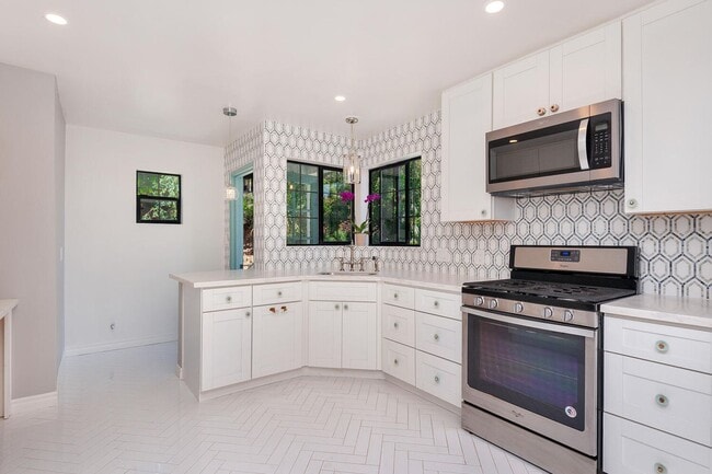 Photo - Beautifully renovated upstairs unit in South Mission Hills!  A MUST-SEE!