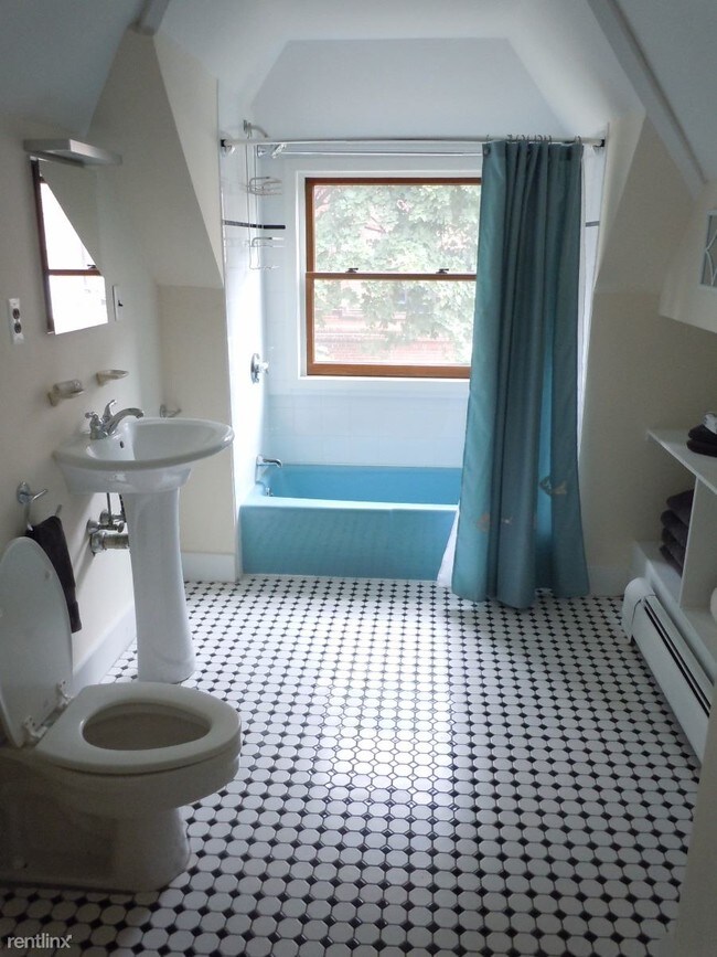 Photo - 2 br, 1 bath  - 195 Erie St