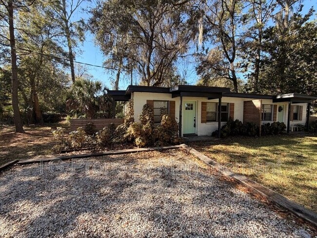 Building Photo - 1700 Main St