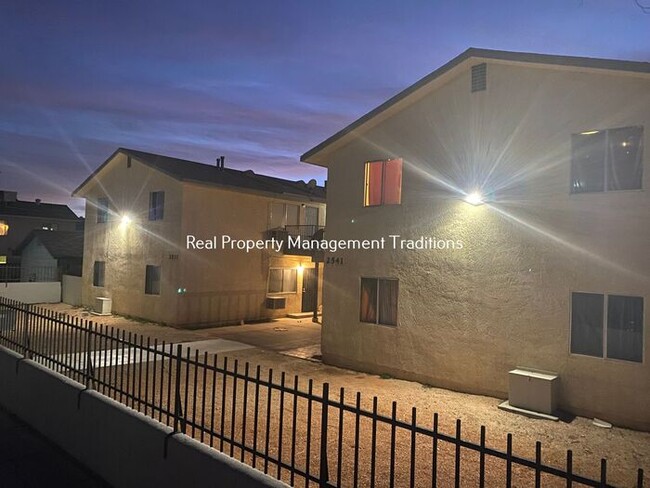 Upgraded 3 + 1 Apartment in Rosamond - Upgraded 3 + 1 Apartment in Rosamond