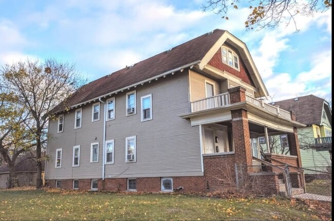 Building Photo - 2912 N 11th St Unit 2912