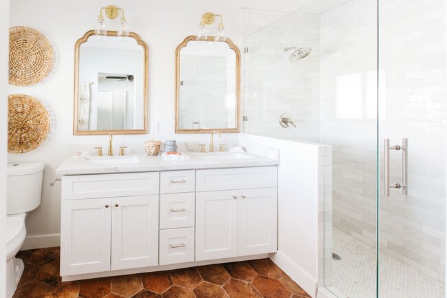 Building Photo - Stunning Remodel near Old Town! Rental
