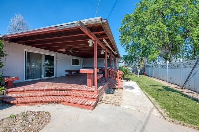 Photo - 327 N 2nd St