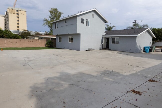 Building Photo - 5478 Mary Ln Dr