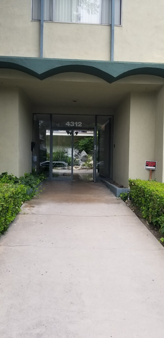 Building Photo - 4312 Colfax Ave Unit 9