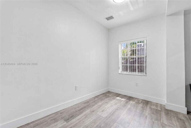Photo - 1168 NW 30th St