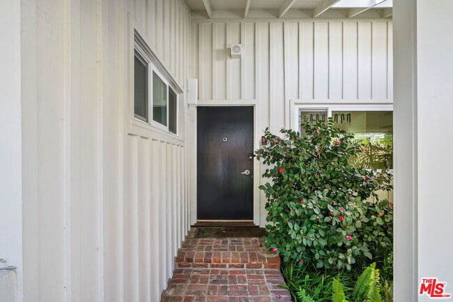 Photo - 1919 San Ysidro Dr