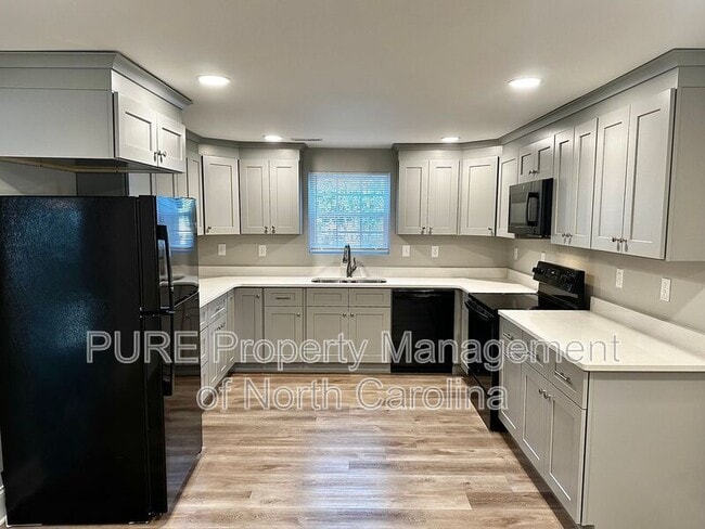 Photo - 708 Union St S