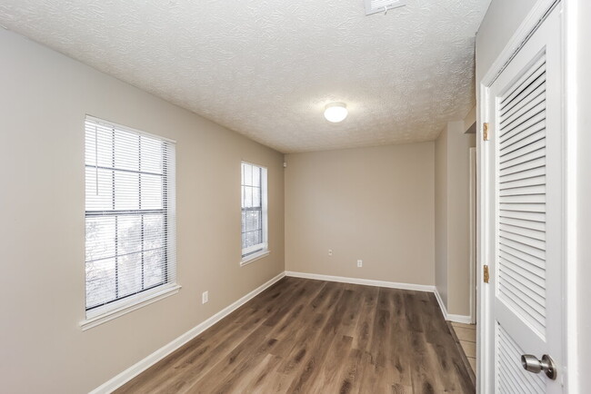 Photo - 2068 Sitser Ln