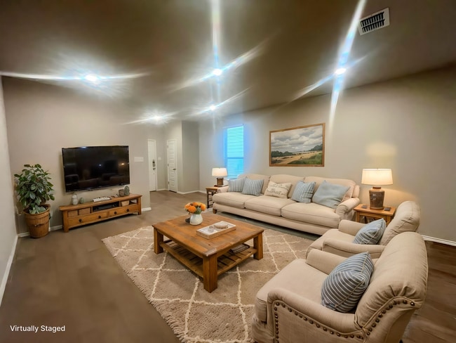 Photo - Charming 3/2 conveniently located to Lackland, Toyota, Palo Alto & Texas A&M San Antonio!
