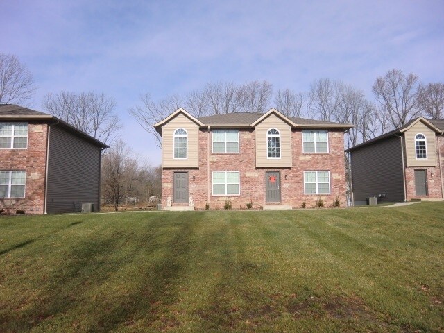 Photo - 1445 Village Circle Dr (Glen Carbon, IL)
