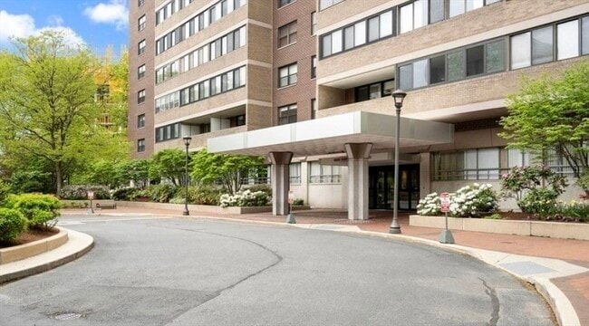 Photo - 2 Hawthorne Pl Unidad 4J