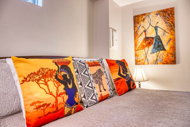 Photo - 1735 Upham St