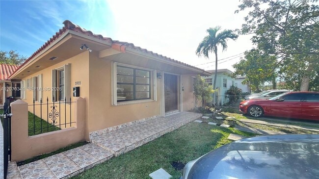 Building Photo - 2820 SW 25th St Unit 2820