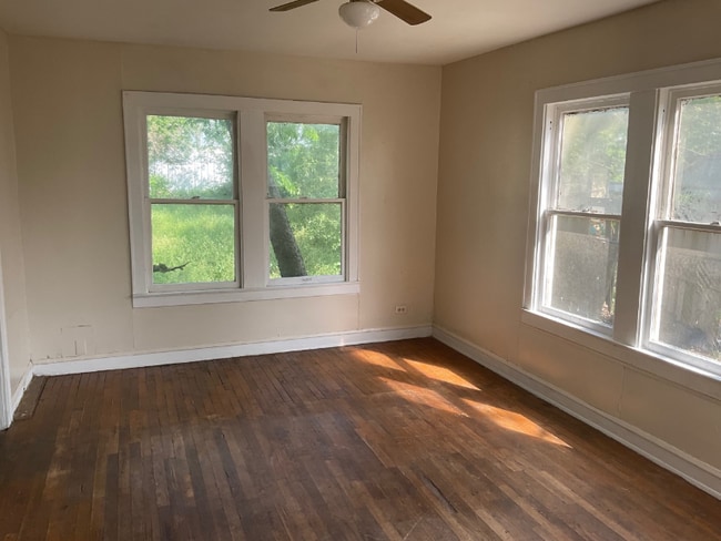 Photo - 1825-1823 Reuter Ave