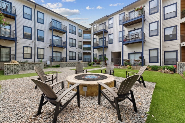 Outdoor Firepit with Lounge Seating