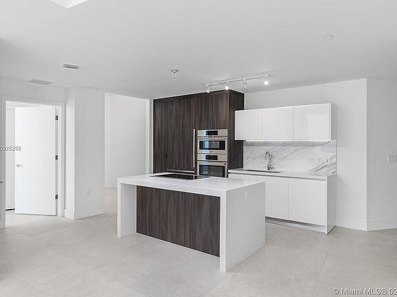 Building Photo - 851 NE 1st Ave Unit 2509 Rental