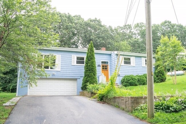 Building Photo - 10 Fair Oaks Rd