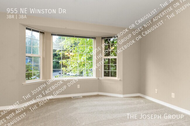 Photo - 955 NE Winston Dr