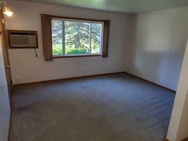 Building Photo - 2310 Radtke Ave Unit 2310 Radtke Ave