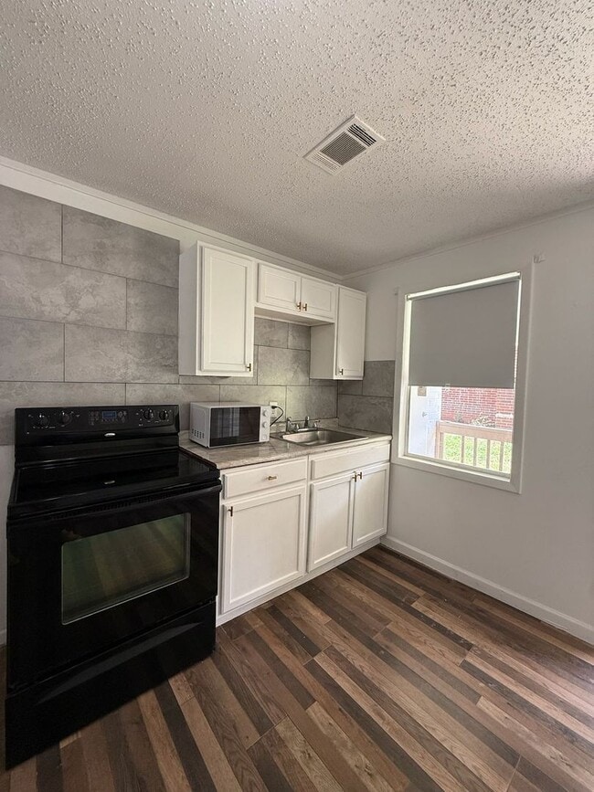 Photo - Freshly renovated 3 bedroom unit!