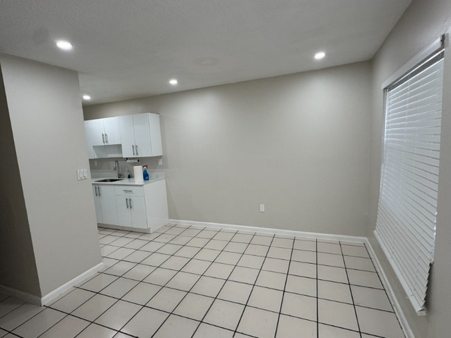 Photo - 933 SW 16th Pl