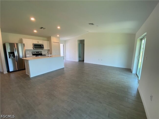 1906 Jacaranda Pkwy W