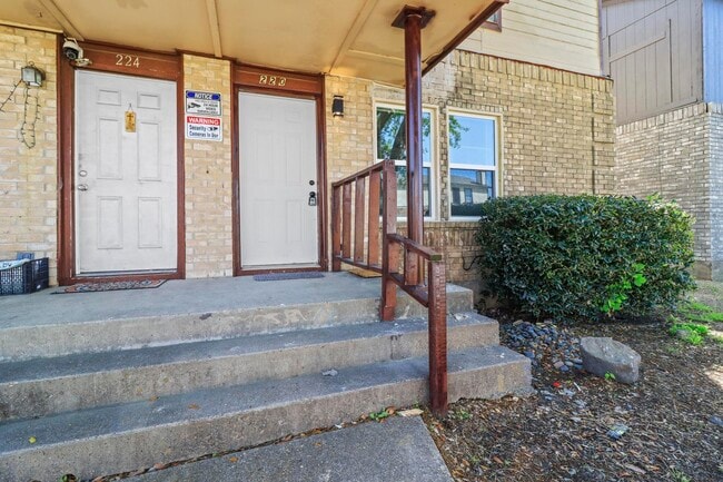 Photo - 220 Alexandria St