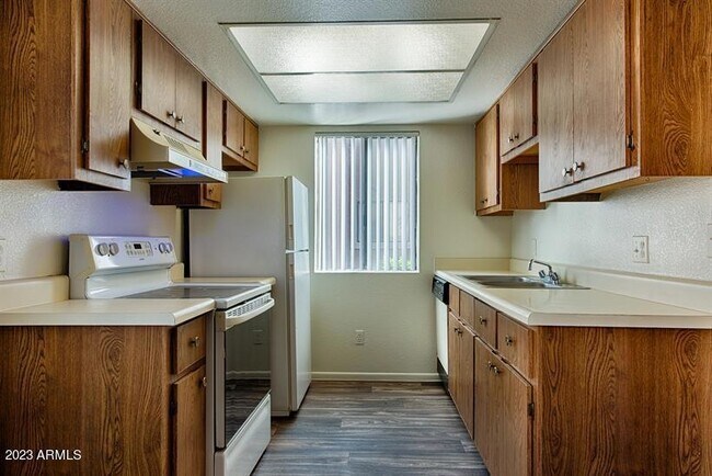 Photo - 5312 E Taylor St Unidad 1 Rental