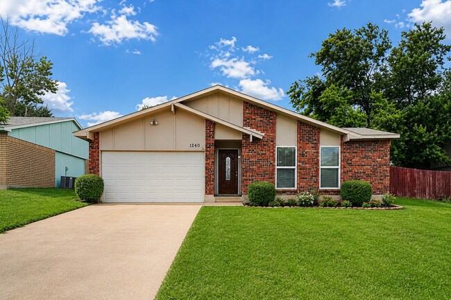 Building Photo - Don't miss your opportunity to make this Camelot gem your next home—schedule your tour today!