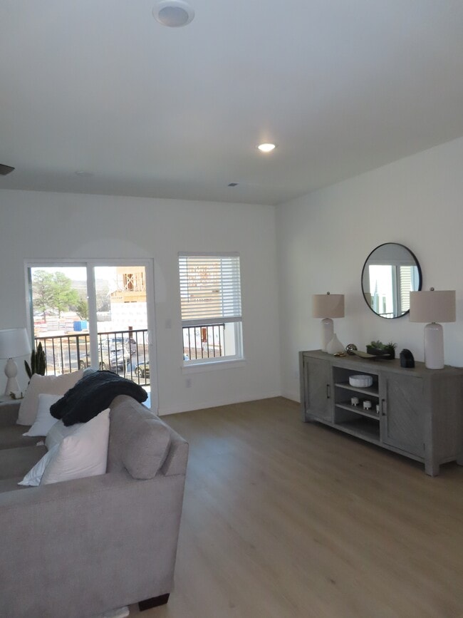 Photo - 2004 S Razorback Rd