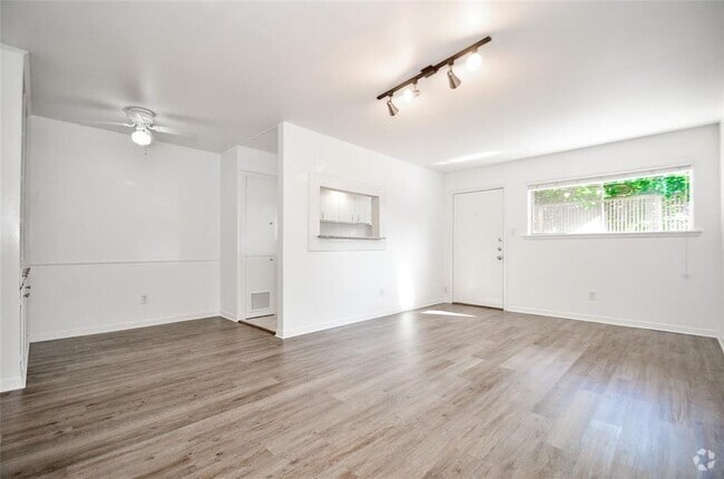 Building Photo - 427 W 17th St Unit 3 Rental