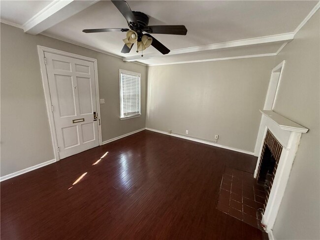 Photo - 110 Ellinor St