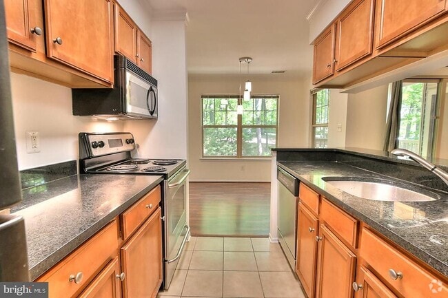 Building Photo - 1702 Ascot Way Unit 1702 Rental
