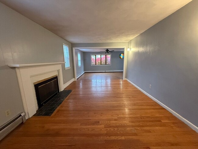 Photo - Beautiful 4 Bed, 2 Bath Home for Rent In S...