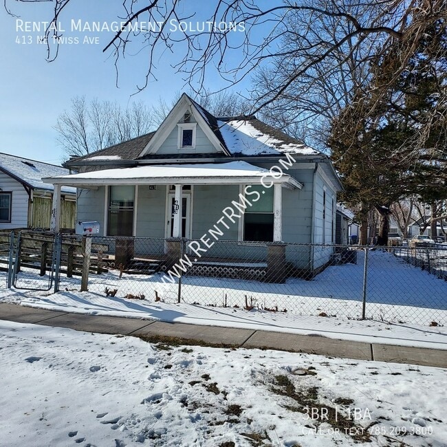 Photo - 413 NE Twiss Ave