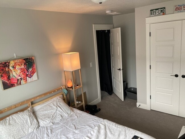 25 E Center St