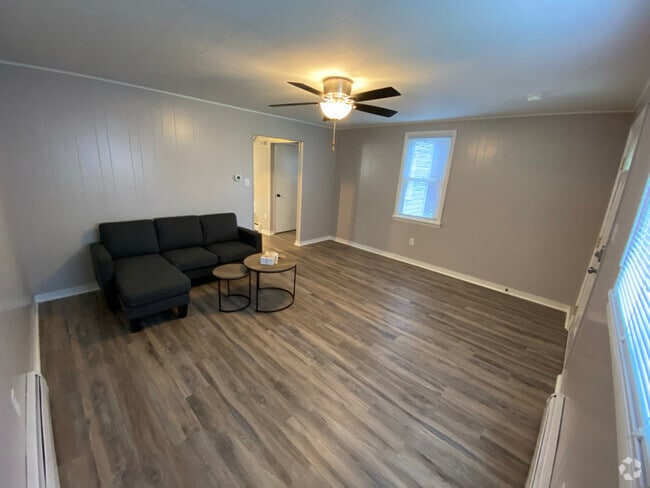 Building Photo - 1267 School St Rental
