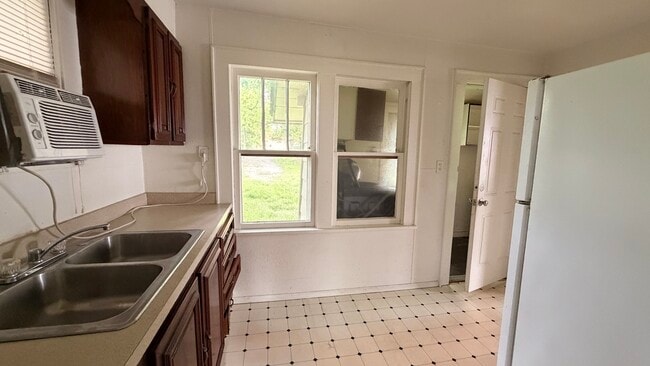 Photo - 609 N Oklahoma Ave