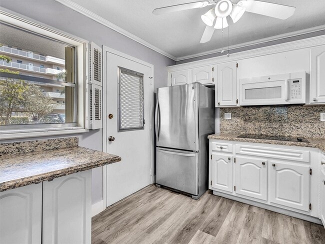 Photo - 3600 NE 170th St Unidad 102