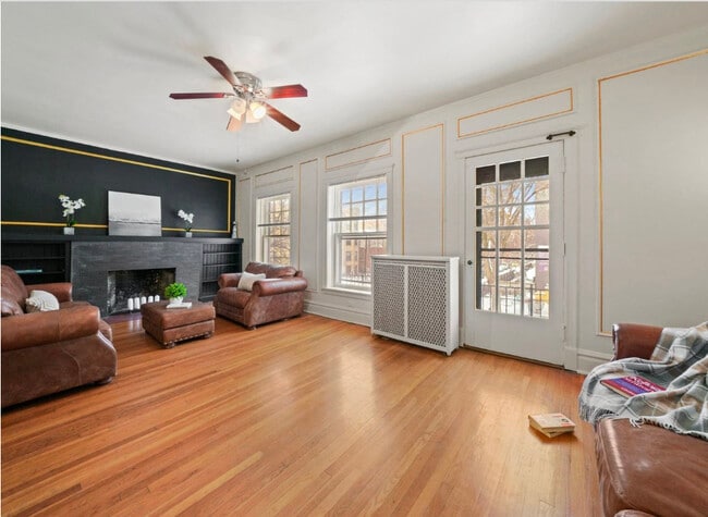 Photo - 1067 W Balmoral Ave