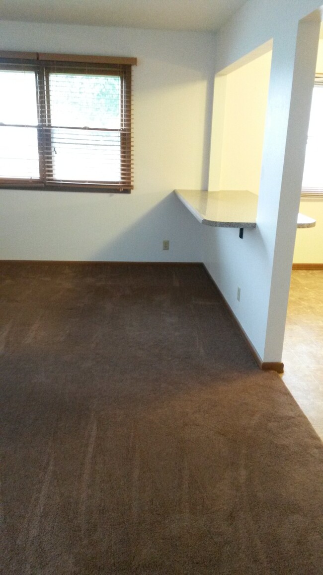 Photo - 609 Blaine St Apartments Unit 2
