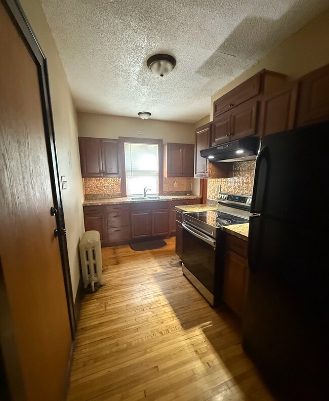 Photo - 2646 Dupont Ave N