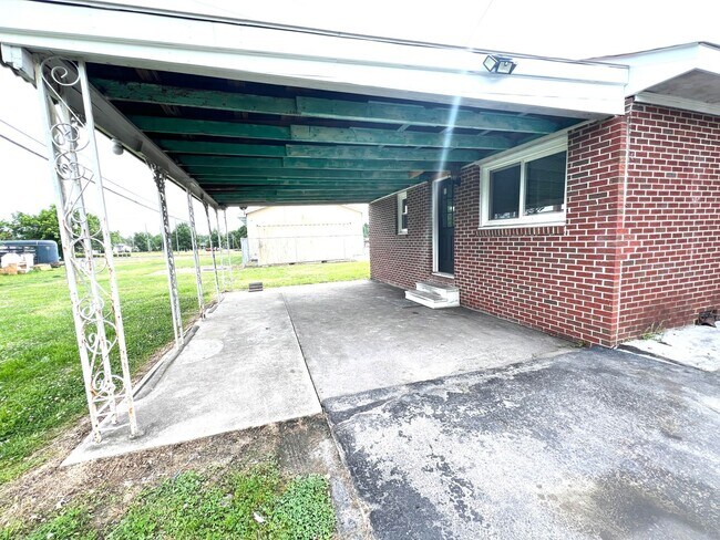 Photo - 4 Bedroom 2 Bathroom Home Located in Empor...