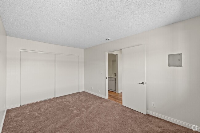 1BR, 1BA - 774SF - Bedroom