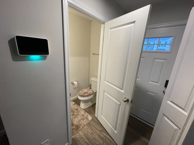 Room in Single Family Home on Bent Willow Dr