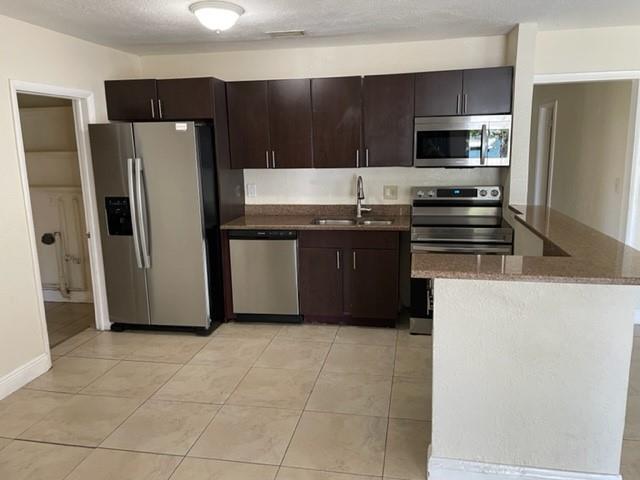 Building Photo - 5 bedroom in Dania FL 33004 Rental
