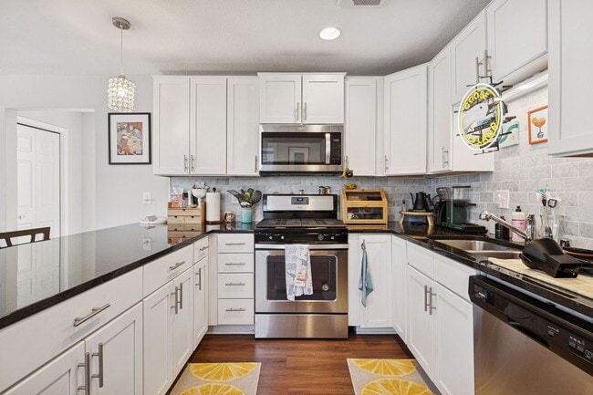 Building Photo - 2449 Lyndale Ave S Unit 1