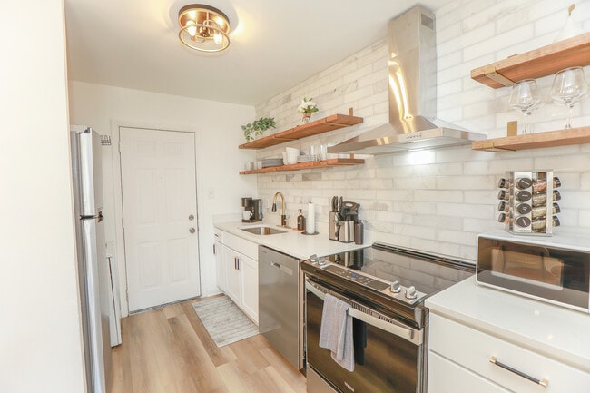 Photo - 9512 18th Bay St