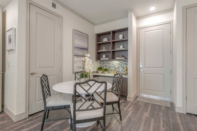 Photo - 1800 St Joseph Pkwy Unit 509